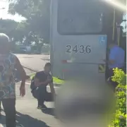 Idoso de 65 anos fratura duas costelas ao cair de ônibus com porta defeituosa em Campinas