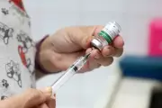 Idosos vacinados contra gripe em casa de repouso de BH enquanto postos ficam fechados no Dia D nacional