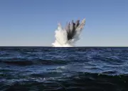 Irã coloca minas navais no Estreito de Ormuz e ameaça tráfego de petróleo global