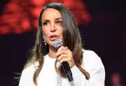 Ivete Sangalo faz live após cirurgia no rosto e revela detalhes do acidente