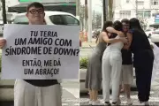 Jovem com cartaz sobre Síndrome de Down emociona milhões em ação de inclusão em Santos