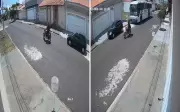 Jovem de 20 anos é baleado por motociclista na garagem de casa em Franca, SP