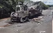 Jovem de 22 anos morre em acidente com caminhão que pegou fogo na BR-153 em Goiás