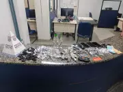 Jovem preso e três adolescentes apreendidos por tráfico de drogas em Resende