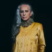 Maria Bethânia se une à italiana Tosca em versão bilíngue de clássico de Jobim e Vinicius