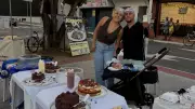 Mãe transforma confeitaria em renda para pagar tratamento do filho com síndrome rara