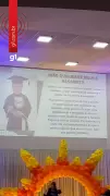 Menino viraliza ao revelar sonho de ser carteiro em formatura da pré-escola