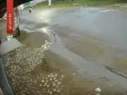 Motociclista morre após colidir contra muro em acidente registrado por câmeras no Acre