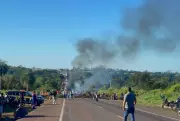 MST interdita BR-163 em Campo Grande com protesto por reforma agrária e justiça social