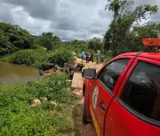 Mulher morre após caminhão cair de ponte de madeira em rio de Mato Grosso
