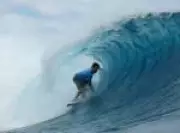 Mundial de Surf no Havaí inicia com regras inéditas para incentivar audácia e risco