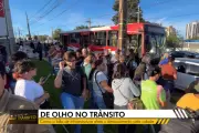 Ônibus bate durante reportagem sobre caos no transporte coletivo em Campo Grande