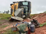 Ônibus tomba em rodovia de Marabá Paulista e mata trabalhador rural durante chuva forte