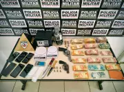Operação da PM apreende armas e R$ 42 mil em cofre, resultando em prisão de dois irmãos em São Romão