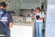 Operação Quaresma em Guarujá: Vigilância Sanitária emite 31 autos em peixarias