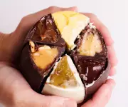 Ovo de Páscoa Fatiado com Seis Sabores Vira Tendência 'Instagramável' em Confeitarias