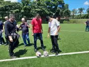 Pedro Severino dá pontapé inicial e celebra recuperação após grave acidente de carro