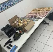 Polícia apreende mais de R$ 300 mil em caminhão de mudança em Jaboatão dos Guararapes