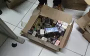 Polícia apreende quase 900 perfumes falsificados em loja de Feira de Santana