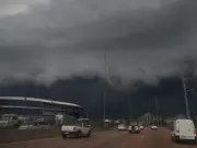 Porto Alegre sob alerta vermelho: nuvem gigante antecede tempestades perigosas no RS