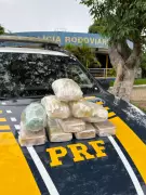 PRF apreende mais de 11 kg de pasta base de cocaína escondida em painel de carro na Dutra, em Piraí