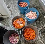 Procon apreende 137 quilos de carnes impróprias em supermercado de Ferraz de Vasconcelos