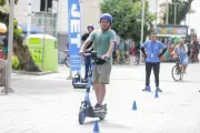 Recife inaugura fase experimental de aluguel de patinetes elétricos para mobilidade urbana