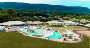 Resort de luxo em Tiradentes é condenado por acidente em toboágua que feriu mãe e filho