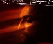 Roguan estreia na música com álbum homônimo após carreira no teatro e cinema