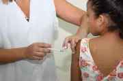 Santos se torna referência nacional na vacinação contra HPV com cobertura acima de 90%