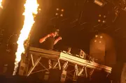 Skrillex transforma Lollapalooza em after com hits e fusões ousadas em São Paulo