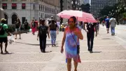 São Paulo enfrenta calor de 32°C e baixa umidade nesta terça-feira, alertam meteorologistas
