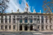 Supremo da Espanha define que beijar mão sem consentimento é agressão sexual