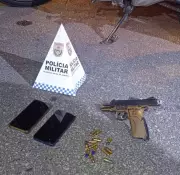 Suspeitos armados são presos após fuga e colisão com viatura policial em Paraíba do Sul