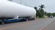 Tanque químico gigante de 210 toneladas impacta trânsito na BR-354 em Minas Gerais