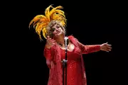 Teatro Municipal de Nova Friburgo recebe espetáculo premiado sobre Dercy Gonçalves