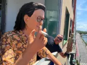 Tânia Maria vira boneca gigante de Olinda para exibição do Oscar no Recife