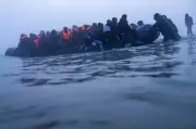 Tragédia no Mediterrâneo: 22 migrantes morrem após 6 dias à deriva em bote inflável