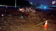 Três mortos em acidente entre carro e motos no RS; irmãs estão entre as vítimas