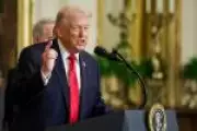 Trump afirma que 'mudança de regime' no Irã foi concluída após mortes de líderes