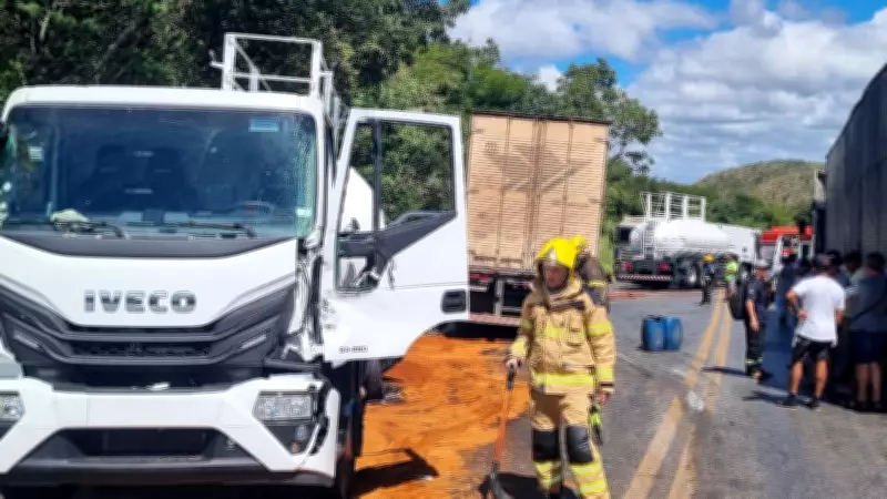 Acidente com Quatro Carretas na BR-251 deixa Duas Pessoas Feridas na Serra de Francisco Sá