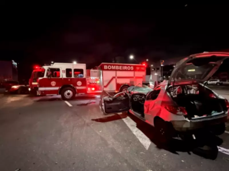 Acidente de carro deixa cinco jovens feridos em São José dos Campos