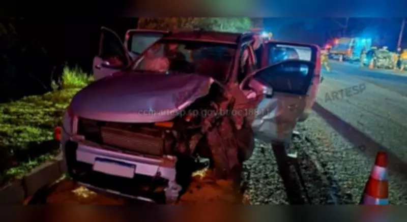 Acidente entre carro e caminhonete deixa três feridos em Salto de Pirapora (SP)
