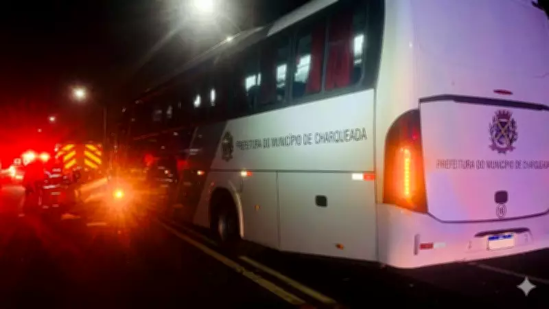 Acidente entre ônibus, caminhão e carro deixa ferido na SP-308 em Charqueada