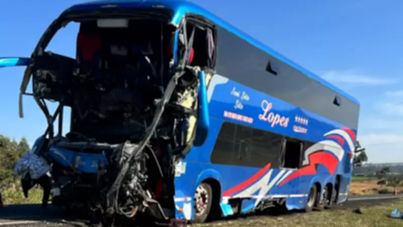 Acidente entre ônibus e carreta na BR-050 deixa dois mortos e 38 feridos