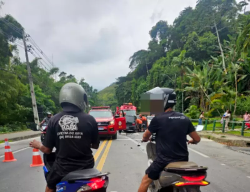 Acidente entre três carros deixa ferido na BR-101 em Angra dos Reis