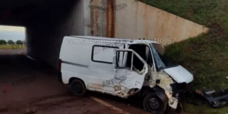 Acidente entre van e caminhão na SP-327 deixa duas pessoas feridas em Santa Cruz do Rio Pardo