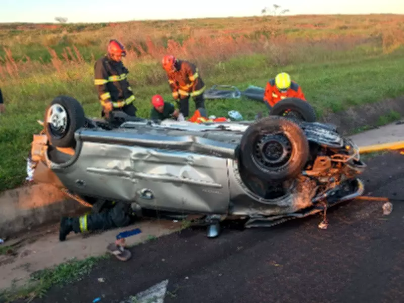 Acidente grave na Castello Branco: carro capota e deixa três familiares feridos em SP