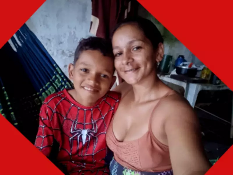 Adolescente que vende jujuba para ajudar família tem casa alagada no aniversário no AC