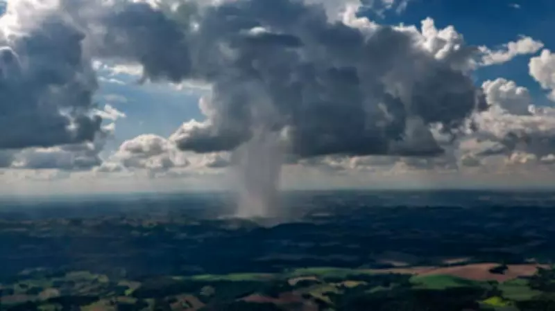 Alerta de Tempestades no Paraná: Chuva com Raios Atinge Regiões e Afeta 234 Cidades
